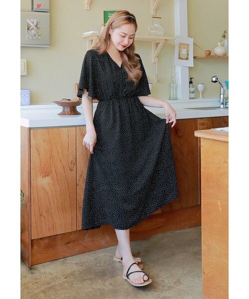 HOTPING（ホッピン）の「くるみボタンVネックフレアドットワンピース