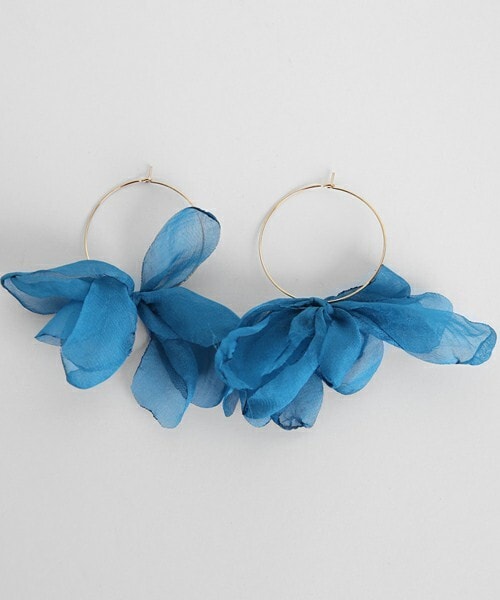 DHOLIC（ディーホリック）の「シフォンフラワーピアス（ピアス（両耳用）・レディース・ホワイト/ブルー・FREE）」の2枚目の写真