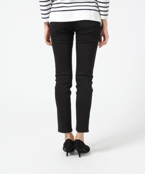 A part by（アパートバイ）の「【美脚パンツと評判！】デニムスキニーパンツ（パンツ・レディース・ホワイト/ブラック/ブルー/ネイビー・Ｍ/Ｌ）」の6枚目の写真