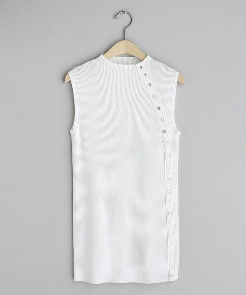 DHOLIC(ディーホリック)の「ダイアゴナルボタンスリーブレス(タンクトップ・レディース・ホワイト/ブラック/ベージュ・FREE)」の1枚目の写真