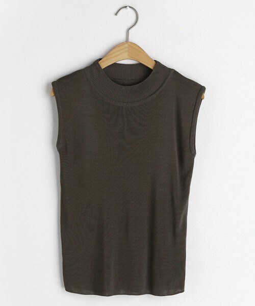 DHOLIC（ディーホリック）の「ハーフネックニットスリーブレス（タンクトップ・レディース・ホワイト/ブラウン/ブラック/ベージュ・FREE）」の3枚目の写真