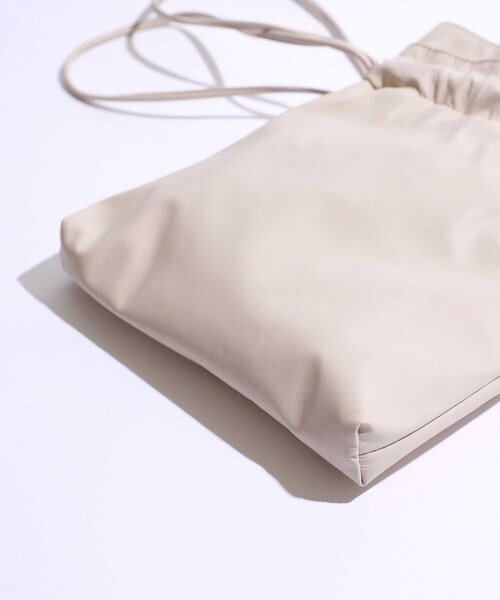 beautiful people（ビューティフルピープル）の「別注2WAY巾着ショルダー（バッグ・レディース・BLACK/BEIGE・FREE）」の9枚目の写真