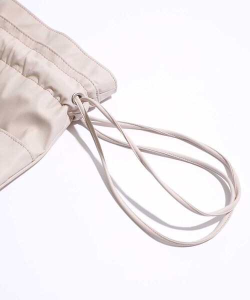 beautiful people（ビューティフルピープル）の「別注2WAY巾着ショルダー（バッグ・レディース・BLACK/BEIGE・FREE）」の8枚目の写真