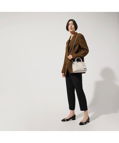 CHARLES & KEITH(チャールズ & キース)の「【再入荷】ストラクチャード ダブルトップハンドルトート / Structured Double Top Handle Tote (Cream)(バッグ・レディース・Cream・M/FREE)」の6枚目の写真