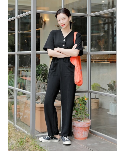 HOTPING(ホッピン)の「ウエストストラップボタンオールインワン(つなぎ/オールインワン・レディース・Black/Green・XS-S/M-L/L-XL)」の1枚目の写真