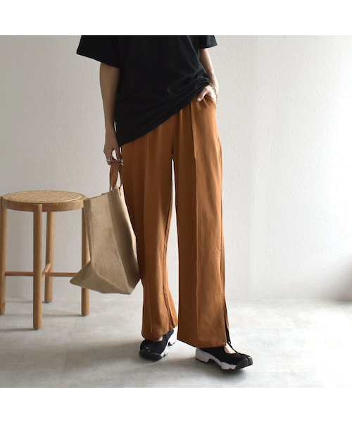 Lavish Gate（ラヴィッシュゲート）の「bottoms-02069　サイドスリット　ピンタック イージー パンツ　キャメル　ブラック（その他パンツ・レディース・その他）」の6枚目の写真