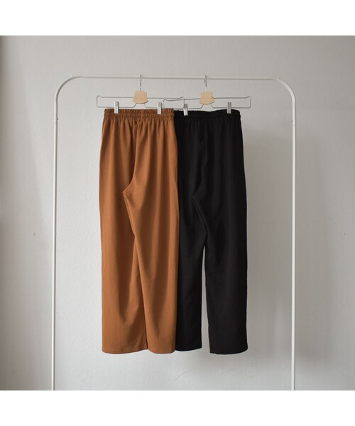 Lavish Gate（ラヴィッシュゲート）の「bottoms-02069　サイドスリット　ピンタック イージー パンツ　キャメル　ブラック（その他パンツ・レディース・その他）」の9枚目の写真