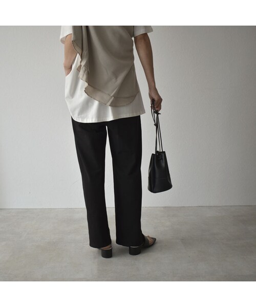 Lavish Gate（ラヴィッシュゲート）の「bottoms-02069　サイドスリット　ピンタック イージー パンツ　キャメル　ブラック（その他パンツ・レディース・その他）」の3枚目の写真