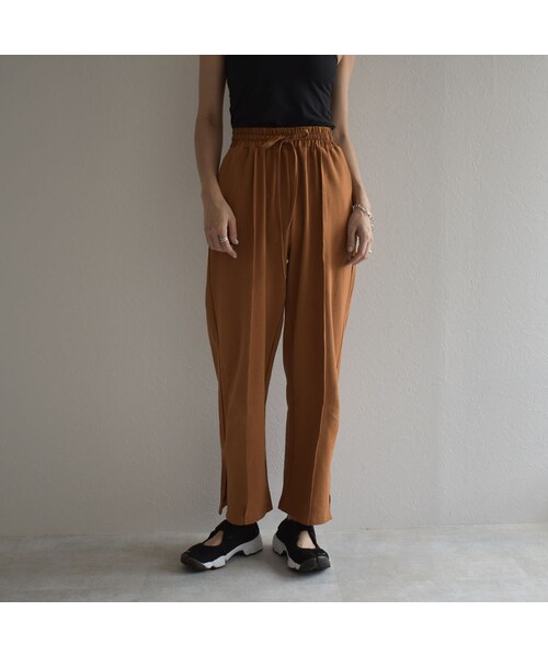 Lavish Gate（ラヴィッシュゲート）の「bottoms-02069　サイドスリット　ピンタック イージー パンツ　キャメル　ブラック（その他パンツ・レディース・その他）」の13枚目の写真