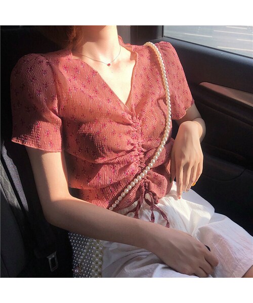 no brand（ノーブランド）の「花柄 ブラウス Vネック ショート丈