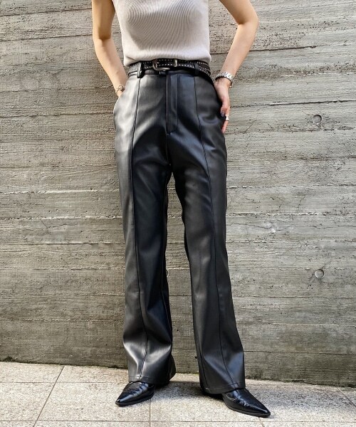 PAGEBOY(ページボーイ)の「エコレザーバックスリットパンツ(パンツ・レディース・オフホワイト/ブラック/マロン・S/M)」の4枚目の写真