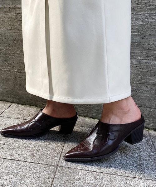 PAGEBOY（ページボーイ）の「ウエスタンミュール（シューズ・レディース・ブラック/ダークブラウン・M(23.5cm), L(24.5cm)）」の2枚目の写真