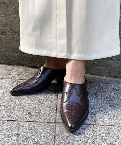 PAGEBOY（ページボーイ）の「ウエスタンミュール（シューズ・レディース・ブラック/ダークブラウン・M(23.5cm), L(24.5cm)）」の4枚目の写真