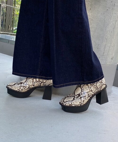 PAGEBOY（ページボーイ）の「【WEB先行予約】ヘビーソールスタッズブーツ【新色追加】（シューズ・レディース・ブラック/マロン/パイソン・M(23.5cm)/L(24.5cm)）」の5枚目の写真