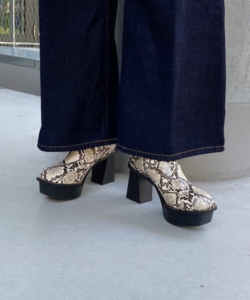 PAGEBOY（ページボーイ）の「【WEB先行予約】ヘビーソールスタッズブーツ【新色追加】（シューズ・レディース・ブラック/マロン/パイソン・M(23.5cm)/L(24.5cm)）」の4枚目の写真