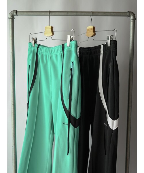YohKi(ヨウキ)の「"Himotsuki" flare track pants(GREEN)(その他パンツ・メンズ・グリーン・1/2/3)」の3枚目の写真