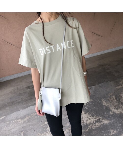 copine（コピン）の「バックロング裾スリット！DISTANCEロゴビッグtシャツ(3color)【クリックポスト対象商品】（Tシャツ/カットソー・レディース・その他）」の2枚目の写真