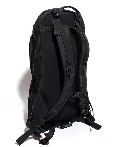 ARC'TERYX（アークテリクス）の「ARRO 22（バッグ・メンズ・ブラック・ONE SIZE）」の7枚目の写真