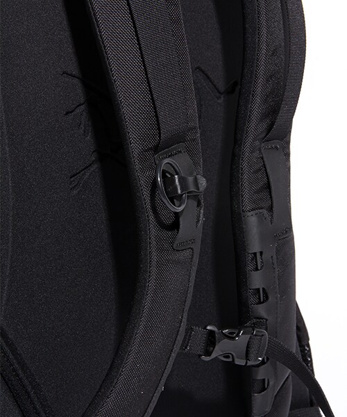 ARC'TERYX（アークテリクス）の「ARRO 22（バッグ・メンズ・ブラック・ONE SIZE）」の8枚目の写真