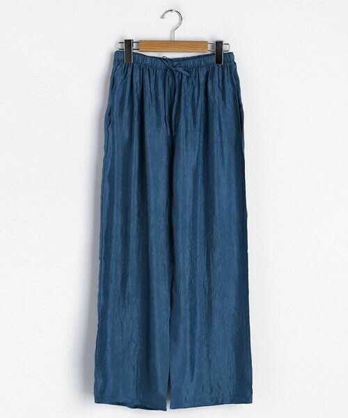 DHOLIC（ディーホリック）の「グロッシーイージーパンツ（その他パンツ・レディース・ベージュ/ブルー/ブラック/ブラウン・FREE）」の4枚目の写真