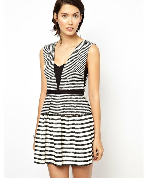 bgmaxazria ビーシービージーマックスアズリア の bg Maxazria bgmaxazria Dress In Mixed Stripe ワンピース Wear