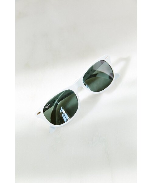 Ray-Ban（レイバン）の「Ray-Ban Liteforce White Wayfarer Sunglasses（サングラス・レディース・WHITE・ONE SIZE）」の3枚目の写真