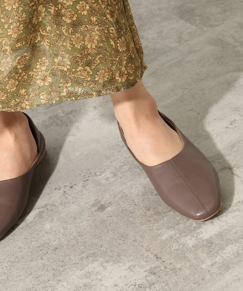 OZOC(オゾック)の「フラットバブーシュ(シューズ・レディース・ブラック(019)/チャコールグレー(014)/ブラウン(142)/モデル情報:身長157cm 着用サイズ35(23.5cm)/モデル情報:身長167cm 着用サイズ45(24.5cm)・35(23.5cm)/45(24.5cm))」の9枚目の写真