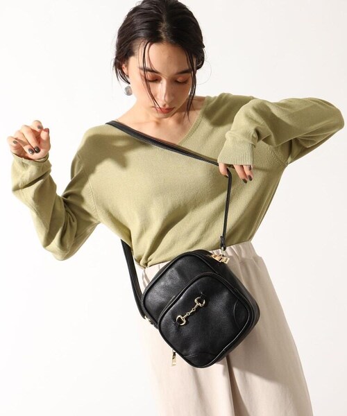 OZOC(オゾック)の「オリジナルモノグラム柄縦長ショルダー(バッグ・レディース・ダークブラウン(143)/アイボリー(104)/キャメル(141)/ブラック(019)/ブラウン(142)/ブラック(119)・00(FREE))」の12枚目の写真