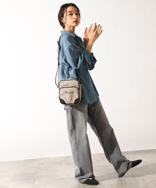 OZOC(オゾック)の「オリジナルモノグラム柄縦長ショルダー(バッグ・レディース・ダークブラウン(143)/アイボリー(104)/キャメル(141)/ブラック(019)/ブラウン(142)/ブラック(119)・00(FREE))」の17枚目の写真