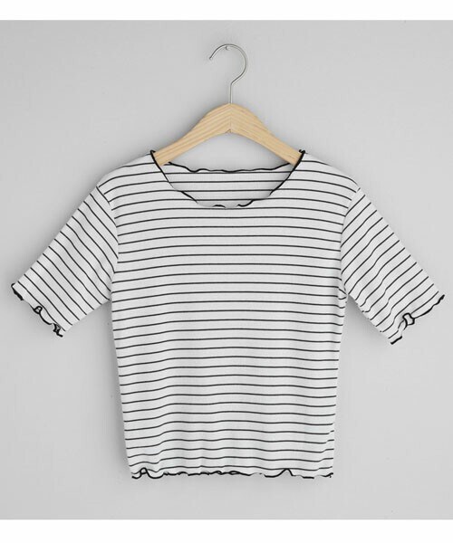 DHOLIC(ディーホリック)の「ウェーブボーダーTシャツ(Tシャツ/カットソー・レディース・ホワイト/グリーン/ブラック/ベージュ・FREE)」の1枚目の写真