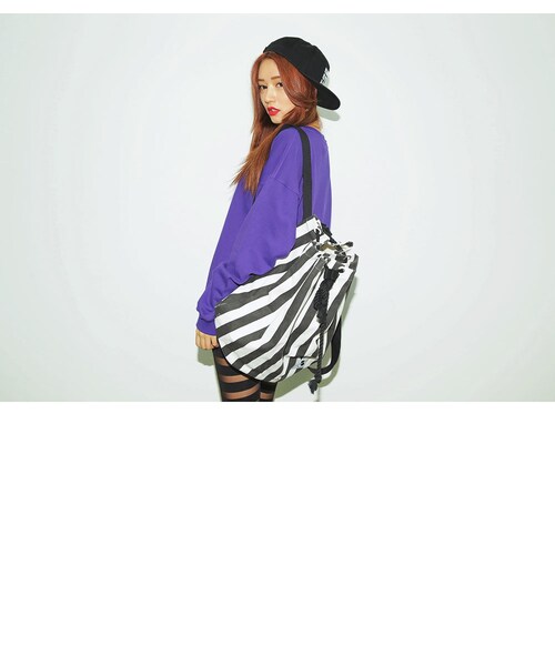 STYLENANDA（スタイルナンダ）の「カラフル無地ベーシックスウェットトレーナー（トップス・レディース・ネイビー/マスタード/オレンジ/ブラック/グリーン/パープル/メランジグレー/ワイン・フリーサイズ）」の13枚目の写真