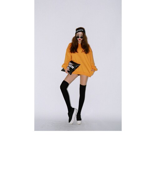 STYLENANDA（スタイルナンダ）の「カラフル無地ベーシックスウェットトレーナー（トップス・レディース・ネイビー/マスタード/オレンジ/ブラック/グリーン/パープル/メランジグレー/ワイン・フリーサイズ）」の19枚目の写真