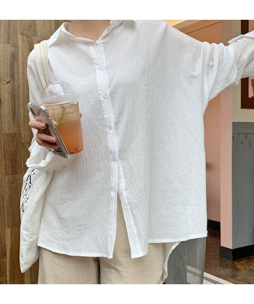HOTPING(ホッピン)の「オーバーサイズアンバランスヘムリップルシャツ(シャツ/ブラウス・レディース・Beige/White・XS-M/L-XL/2XL-3XL)」の2枚目の写真
