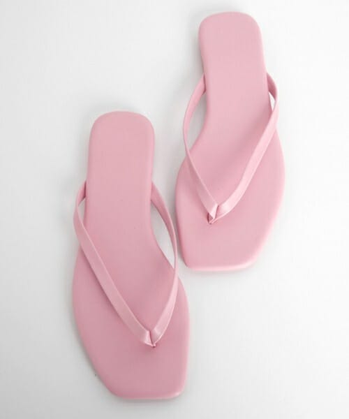 DHOLIC（ディーホリック）の「スクエアフリップフロップサンダル（ビーチサンダル・レディース・ホワイト/オレンジ/ブルー/ブラウン/ブラック/ベージュ/イエロー/ピンク/その他・230/235/240/245/250）」の7枚目の写真