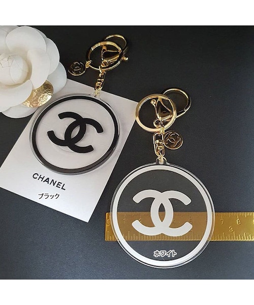 Handmade（ハンドメイド）の「(2COLOR)アクリルシャシャシースルーロゴキーリング（その他・レディース・その他）」の2枚目の写真