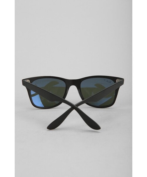 Ray-Ban（レイバン）の「Ray-Ban Polarized Carbon Fire Wayfarer Sunglasses（サングラス・メンズ・BLACK・ONE SIZE）」の2枚目の写真
