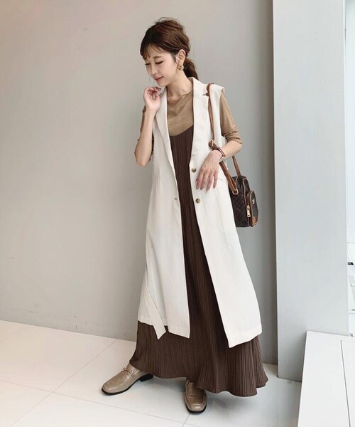 OZOC（オゾック）の「[洗える]ロングジレ（トップス・レディース・ナチュラル(050)/ブラウン(042)/モデル情報:身長158cm 着用サイズ38(M)・38(M)）」の17枚目の写真