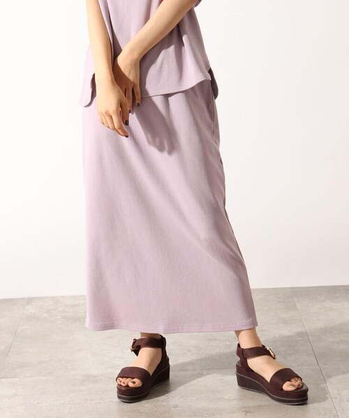 OZOC（オゾック）の「[洗える]ロングナロースカート（スカート・レディース・ナチュラル(050)/ベージュ(052)/ライトパープル(081)/モデル情報:身長157cm 着用サイズ38(M)・38(M)）」の3枚目の写真