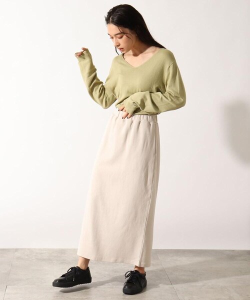 OZOC（オゾック）の「[洗える]ロングナロースカート（スカート・レディース・ナチュラル(050)/ベージュ(052)/ライトパープル(081)/モデル情報:身長157cm 着用サイズ38(M)・38(M)）」の17枚目の写真