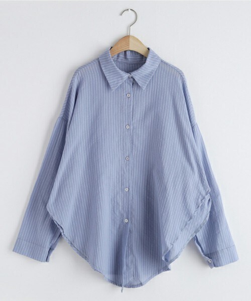 DHOLIC（ディーホリック）の「ラウンドヘムストライプシャツ（シャツ/ブラウス・レディース・ホワイト/ブルー/ベージュ・FREE）」の3枚目の写真