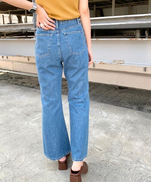 OZOC（オゾック）の「[洗える]オーガニックコットンフレアデニムパンツ（パンツ・レディース・ライトブルー(091)/ネイビー(093)/モデル情報:身長160cm 着用サイズ38(M)/モデル情報:身長167cm 着用サイズ38(M)/モデル情報:身長163cm 着用サイズ38(M)/モデル情報:身長168cm 着用サイズ38(M)・38(M)/40(L)）」の16枚目の写真