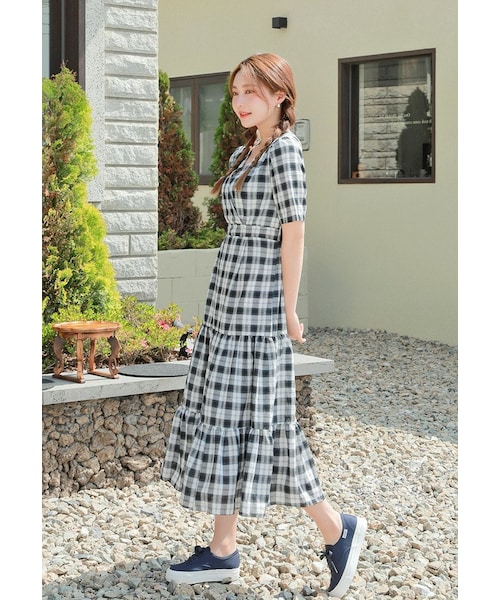 HOTPING(ホッピン)の「シアサッカーラップ風ティアードチェックワンピース(ワンピース・レディース・Blue/Black・XS-S/M-L/XL-2XL)」の2枚目の写真