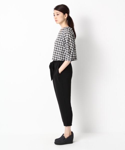 LOWRYS FARM（ローリーズファーム）の「フハク７分袖＊テーパードパンツ（ワンピース/ドレス・レディース・オフ×デニム/チェック×ブラック/ストライプ×ネイビー・Ｍ/Ｌ）」の4枚目の写真