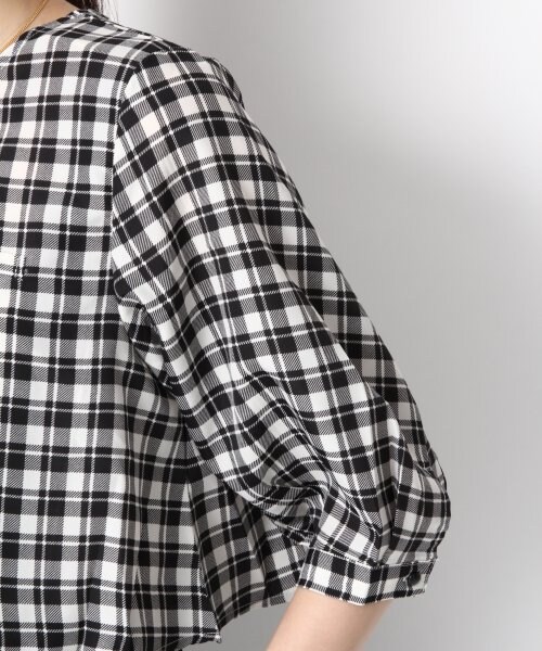 LOWRYS FARM（ローリーズファーム）の「フハク７分袖＊テーパードパンツ（ワンピース/ドレス・レディース・オフ×デニム/チェック×ブラック/ストライプ×ネイビー・Ｍ/Ｌ）」の7枚目の写真