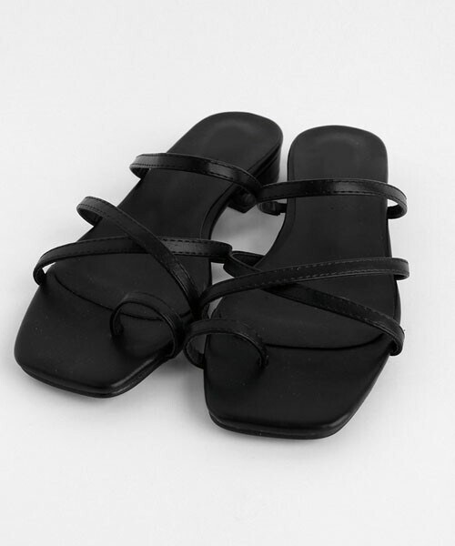 DHOLIC（ディーホリック）の「クロスサムループフラットサンダル（サンダル・レディース・ホワイト/ブラウン/ブラック/ベージュ・225/230/235/240/245/250）」の2枚目の写真