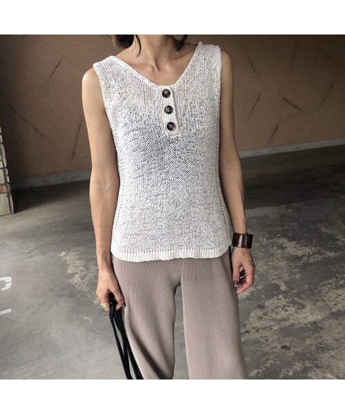 copine（コピン）の「大人可愛い！ボタンデザインノースリーブ(3color)【クリックポスト対象商品】（タンクトップ・レディース・その他）」の11枚目の写真