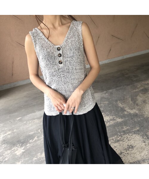 copine（コピン）の「大人可愛い！ボタンデザインノースリーブ(3color)【クリックポスト対象商品】（タンクトップ・レディース・その他）」の3枚目の写真