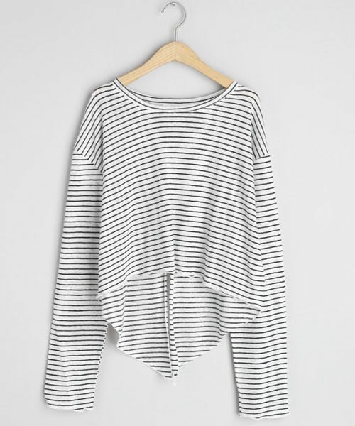 DHOLIC（ディーホリック）の「バックスリットボーダーTシャツ（Tシャツ/カットソー・レディース・ブルー/ブラック/ブラウン・FREE）」の2枚目の写真