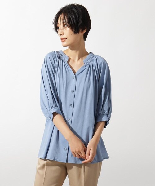 OZOC（オゾック）の「[洗える]シャーリングネックパフスリーブブラウス（トップス・レディース・オフホワイト(003)/ベージュ(052)/サックス(090)/カーキ(027)/ボルドー(064)・38(M)）」の3枚目の写真