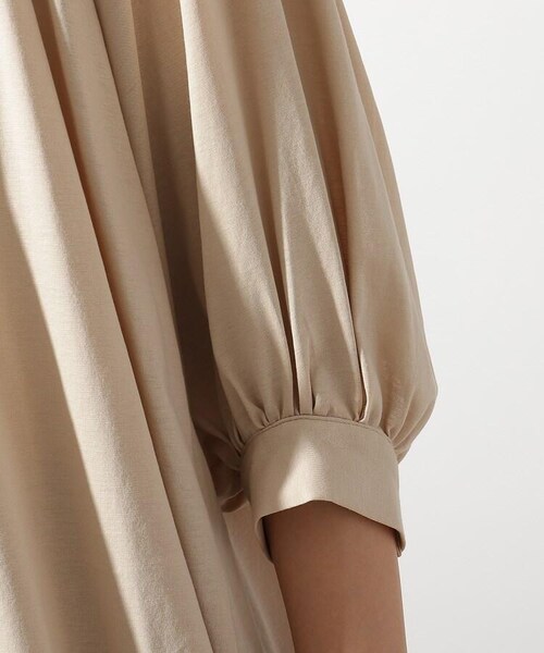 OZOC（オゾック）の「[洗える]シャーリングネックパフスリーブブラウス（トップス・レディース・オフホワイト(003)/ベージュ(052)/サックス(090)/カーキ(027)/ボルドー(064)・38(M)）」の10枚目の写真